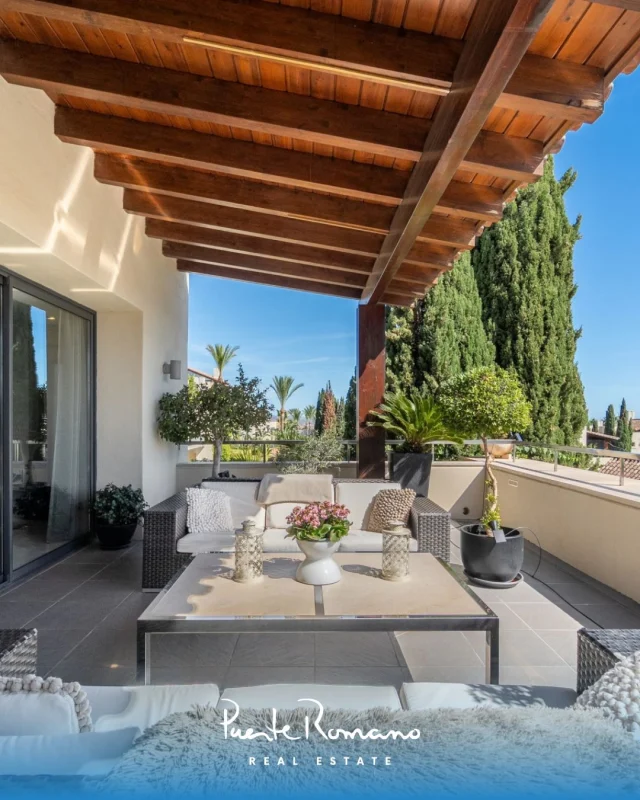 Impressive apartment in the sought-after Imara community in Sierra Blanca.Asking price: €1,995,000❈ 259 m² total with 55 m² of south-west facing terraces❈ Three en-suite bedrooms plus guest cloakroom❈ Open-plan living and dining opening to a full-width terrace❈ Fully equipped kitchen with ample storage❈ 24-hour security and concierge service❈ Communal pool, manicured gardens, garage and storageEnergy Rating: Consumption: E / Emissions: DLocation: Sierra Blanca, Golden MileReference: 16696More information: prre.link/16696Contact us to arrange a viewing.#PuenteRomanoRealEstate #SierraBlancaMarbella #MarbellaRealEstate