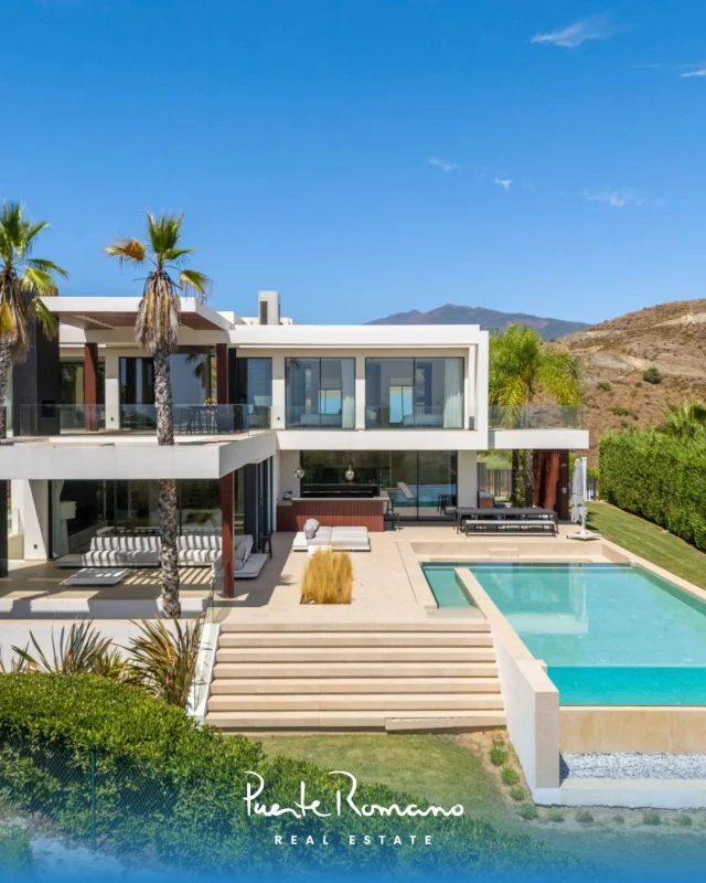 Villa Spectre – Contemporary elegance with panoramic views in Los Flamingos, Benahavís.Asking price: €4,200,000❈ 846 m² total with 326 m² of terraces❈ 1,420 m² private plot with mature gardens❈ Five bedrooms and six bathrooms❈ Infinity pool, outdoor kitchen and sunken chill-out lounge❈ Private cinema, gym, games area and wine cellar❈ Underfloor heating, aerothermal system and home automation❈ Private garage for two vehiclesEnergy Rating: Consumption: A / Emissions: ALocation: Los Flamingos, BenahavísReference: 16598More information: prre.link/16598Contact us to arrange a viewing.#PuenteRomanoRealEstate #LosFlamingosBenahavis #MarbellaRealEstate