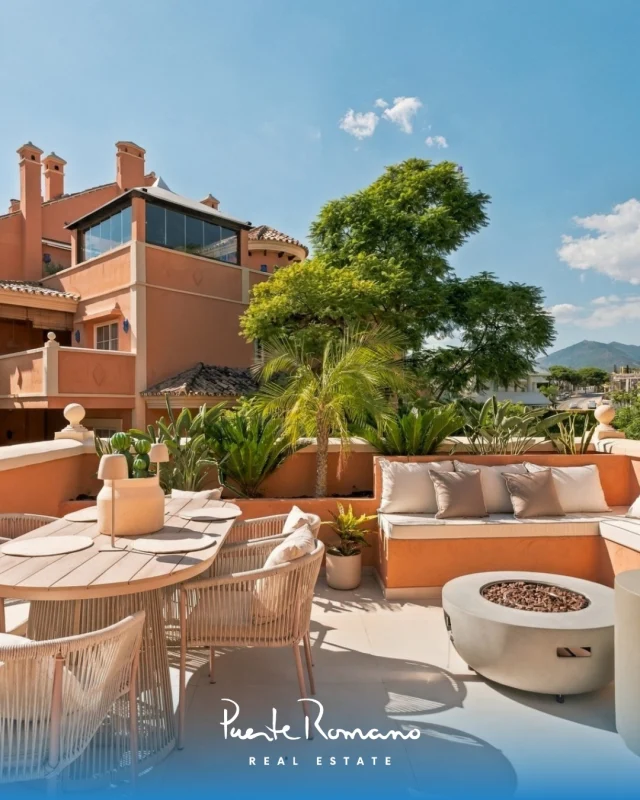 Fully renovated duplex penthouse in Nueva Andalucía.Asking price: €1,497,000❈ 164 m² total built area including terraces❈ Three bedrooms, three bathrooms plus guest toilet❈ Southeast orientation with partial sea and mountain views❈ Private rooftop with BBQ, lounge, cabana and bathtub❈ Bright open-plan living with bespoke wooden TV wall❈ Communal pool, gardens, private garage and storage❈ Underfloor heating in bathroomsEnergy Rating: In processLocation: Nueva Andalucía, MarbellaReference: 16700More information: prre.link/16700Contact us to arrange a viewing.#PuenteRomanoRealEstate #NuevaAndalucia #MarbellaRealEstate