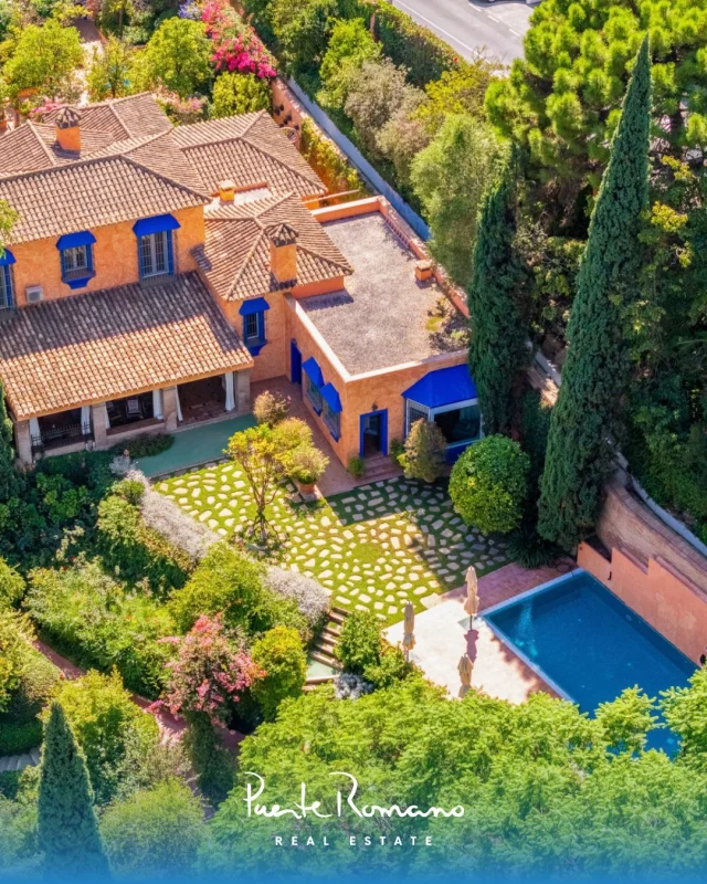 Finca Santa Elena: Exclusive Mediterranean estate with botanical gardens beside the river in the heart of Benahavís centre.Asking price: €3,250,000❈ 4,371 m² plot with mature, established gardens❈ 517 m² total build including 90 m² of terraces❈ Six bedrooms, eight bathrooms plus guest toilet❈ Southeast-facing private pool and gardens❈ Principal suite of almost 70 m² with two dressing rooms❈ Independent guest suite and 55 m² studio with cinema❈ Private well, wine cellar and climate control throughoutEnergy Rating: Consumption: C / Emissions: CLocation: Benahavís Centro, BenahavísReference: 16697More information: prre.link/16697Contact us to arrange a viewing.#PuenteRomanoRealEstate #BenahavisMarbella #MarbellaRealEstate