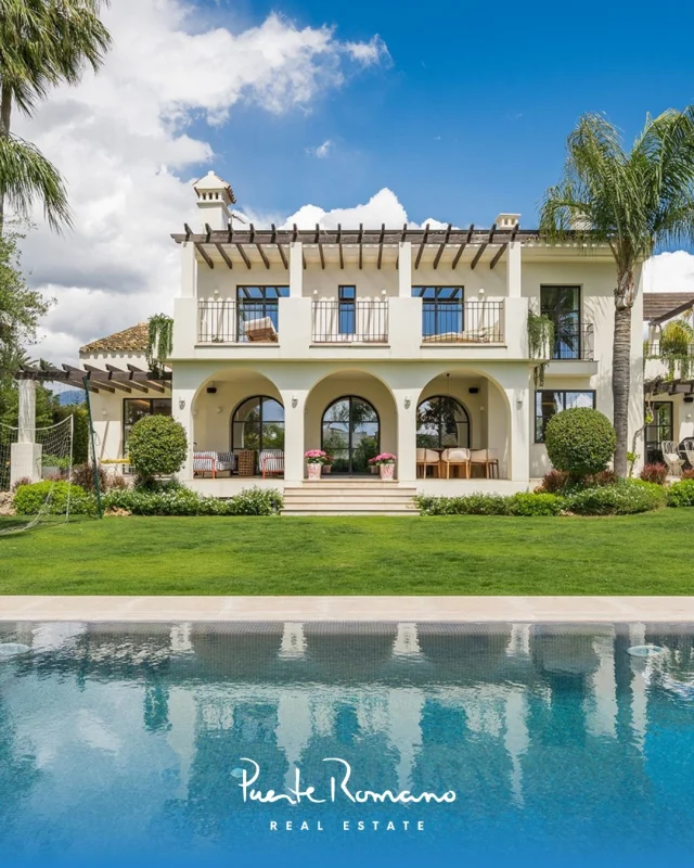 Contemporary beachside family home with spacious indoor and outdoor living areas in Linda Vista Baja.Asking price: €5,995,000❈ 634 m² total with 53 m² of terraces on a 1,041 m² plot❈ Six bedrooms, five bathrooms and two guest toilets❈ Private heated pool within landscaped gardens❈ Covered and open terraces for dining and relaxation❈ Cinema room, gym and wellness area with sauna and steam room❈ Dedicated office with fireplace and guest suite with kitchenette❈ Sold fully furnished, with carport and family-friendly outdoor spaceEnergy Rating: Consumption: D / Emissions: CLocation: Linda Vista Baja, San Pedro de AlcántaraReference: 16762More information: prre.link/16762Contact us to arrange a viewing.#PuenteRomanoRealEstate #SanPedroDeAlcantara #MarbellaRealEstate